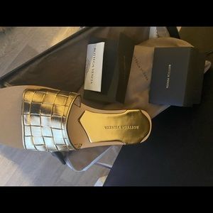 Bottega Veneta brand new Women Gold sandals size 7